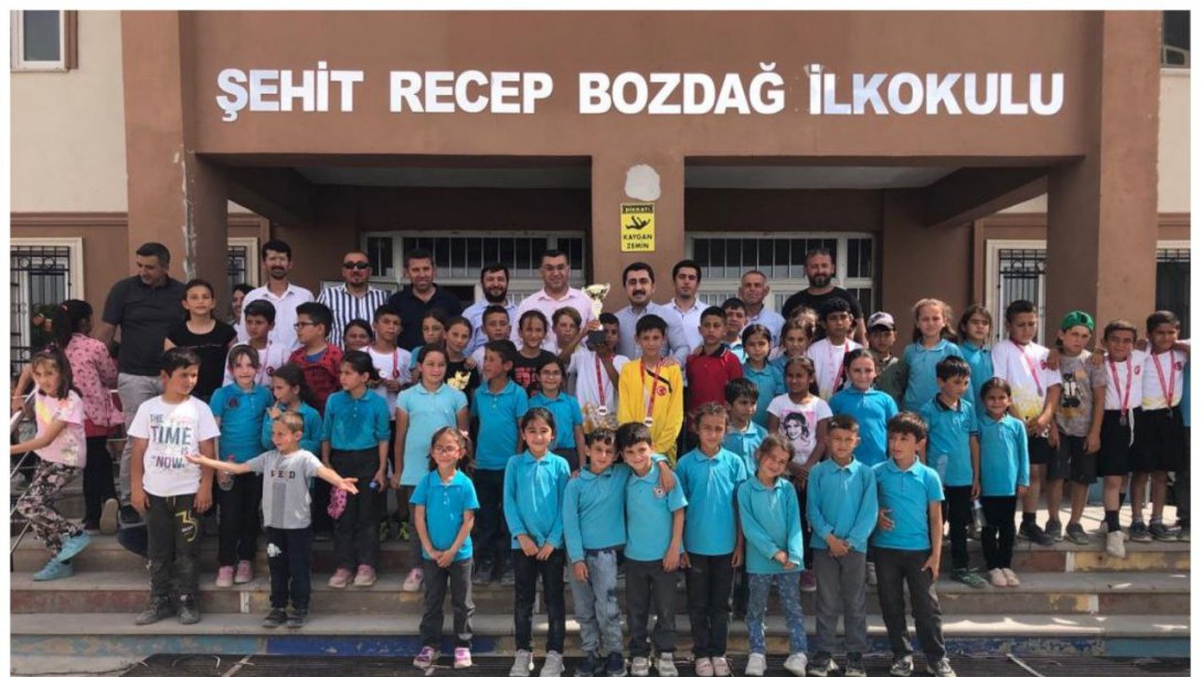 Şehit Recep Bozdağ İlkokulunda düzenlenen İlkokullar Arası Futbol Turnuvası Final maçı yapıldı.