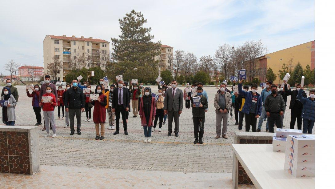 Atatürk YBO Öğrencilerine Tablet Dağıtımı