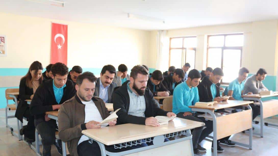#AksarayOkuyor Projesi Kapsamında Eskil Anadolu İmam Hatip Lisesinde Okuma Saati Etkinliği Düzenlendi.
