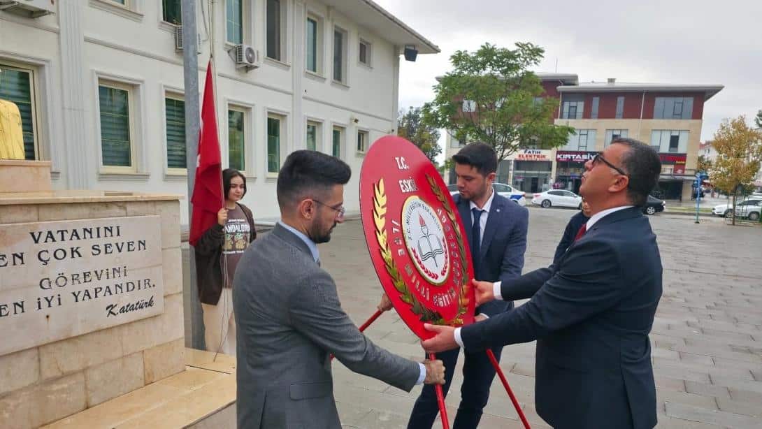 İlköğretim Haftası Çelenk Sunma Töreni Gerçekleştirildi